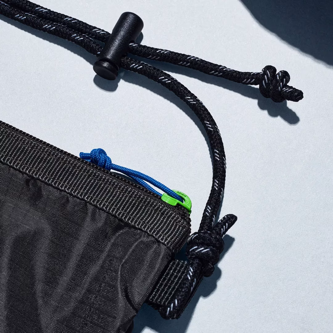 Praktický minimalismus: FamilyMart představuje stylovou tašku Convenience Wear Sacoche – fotografie 2