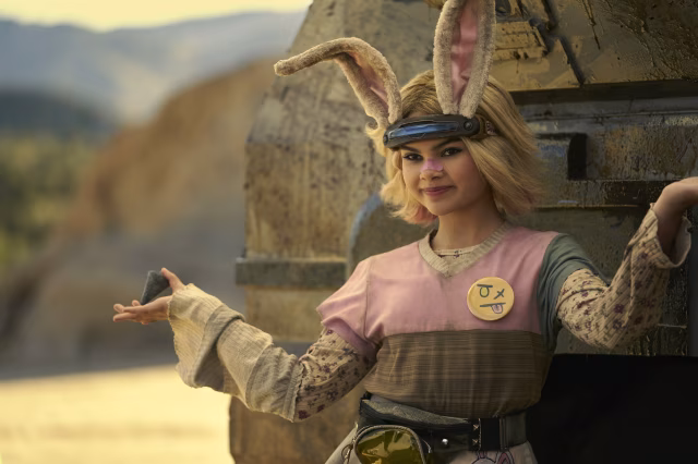 Po roli v Barbie se nastupující hollywoodská hvězda Ariana Greenblatt představí jako pubertální expertka na výbušniny