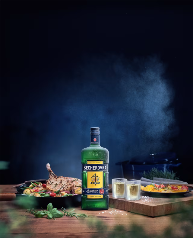 Vychutnejte si Vánoce s hořkosladkou chutí Becherovky