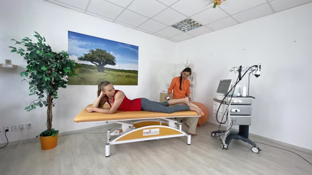 Zimní úrazy svalů a kloubů: včasná fyzioterapie umí zkrátit hojení na třetinu