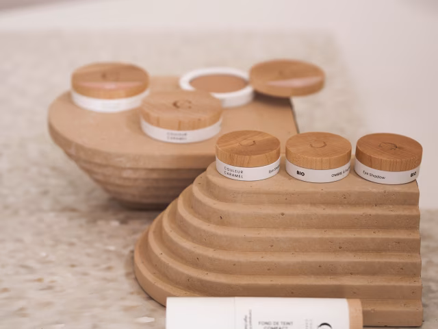 Kosmetický tip z biOrganica: COULEUR CARAMEL – francouzská BIO delikatesa pro dokonalé líčení