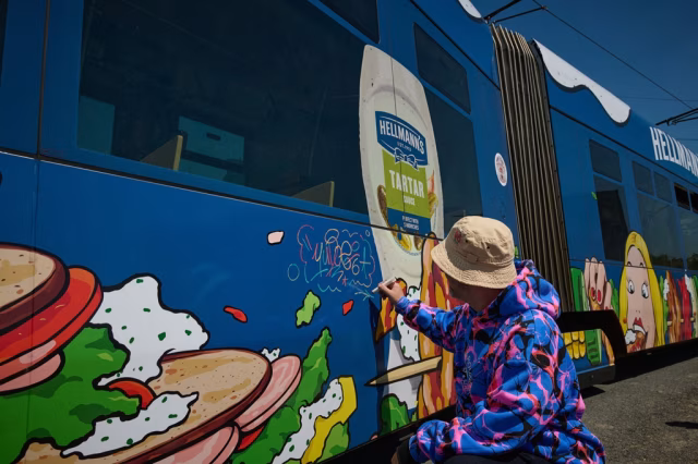Značka Hellmann´s přizvala ke spolupráci výtvarníka a streetartistu YUDOE 06