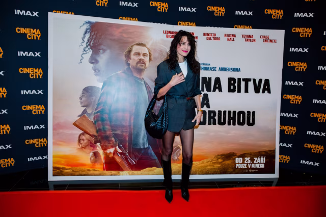Film Jedna bitva za druhou připomíná, že minulost není uzavřená kapitola