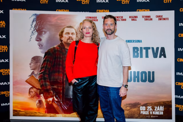 Film Jedna bitva za druhou připomíná, že minulost není uzavřená kapitola