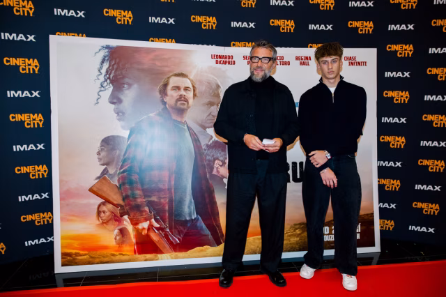 Film Jedna bitva za druhou připomíná, že minulost není uzavřená kapitola